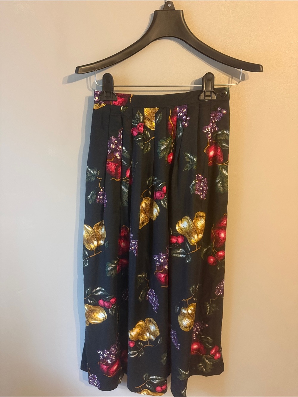 Vintage Eagle’s Eye Fruit Pattern Skirt. Size 4